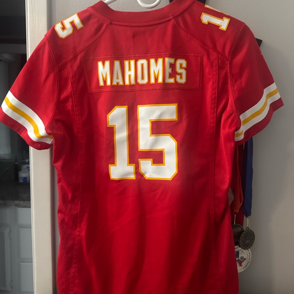 Authentic Nike Patrick Mahomes #15 Kansas City Chiefs Women’s Jersey Medium
